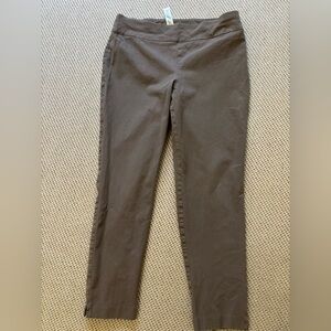 Chico's Fabulously Slimming Grayish Brown Pants 1.5 10-12 Short.